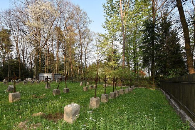 To niezwykłej urody wieś w Małopolsce. Kiedyś mieszkało w niej siedmiu mnichów