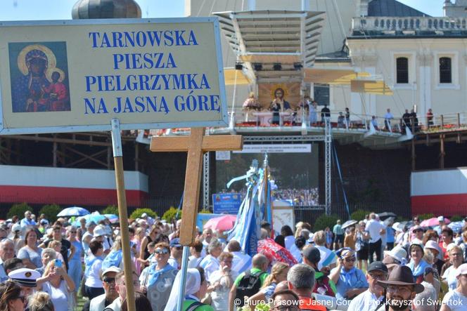 II szczyt pielgrzymkowy na Jasną Górę. Więcej pątników niż w zeszłym roku