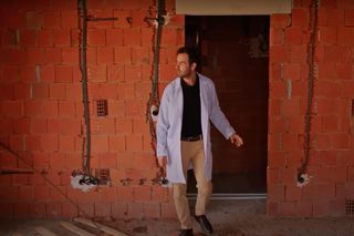 Sila kompletnie się załamuje i w efekcie omal nie popełnia samobójstwa.