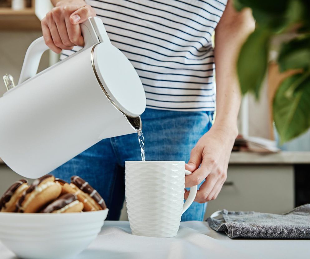 Wody gotowana drugi raz szkodzi zdrowiu. Sprawdzamy, czy to prawda czy mit