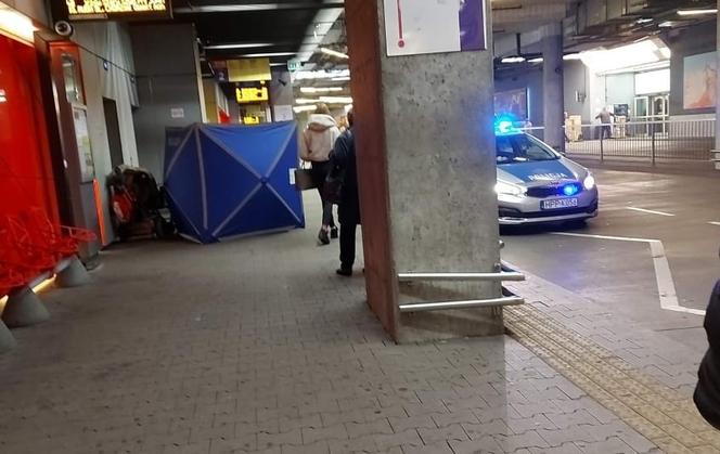 Katowice: Mężczyzna zmarł na dworcu. Jego ciało leżało tam 7 godzin, bo nie miał kto stwierdzić zgonu