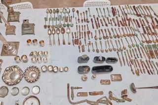 Podczas remontu w łódzkiej kamienicy odkryto skarb. Setki artefaktów przeleżało w ziemi 80 lat