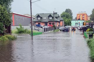 Oberwanie chmury na Śląsku. Drogi zalane, potoki wystąpiły z brzegów
