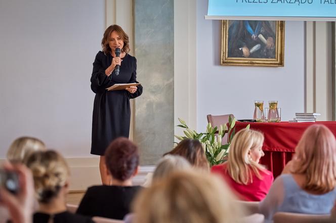 Dorota Goldpoint - ulubiona projektantka gwiazd i bizneswoman głosem wszystkich kobiet. Wspierają ją Bożena Dykiel i Weronika Marczuk