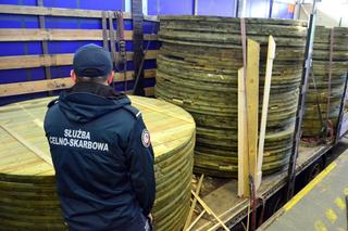 Przejście graniczne w Bobrownikach. KAS udaremniła przemyt papierosów wartych 1 mln zł