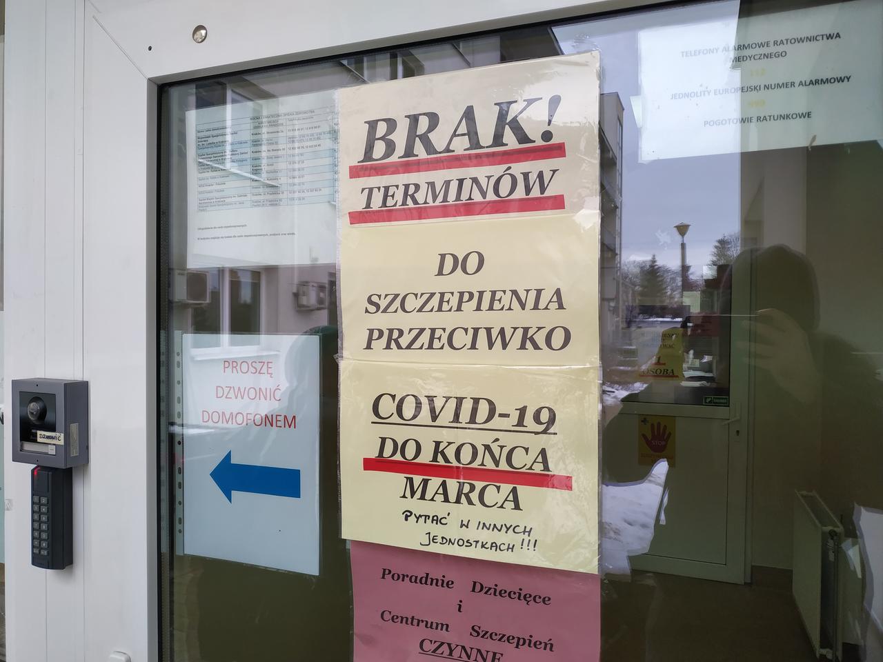 Zapisy na szczepienia osób 70+ ruszyły w Krakowie w atmosferze chaosu i dezinformacji