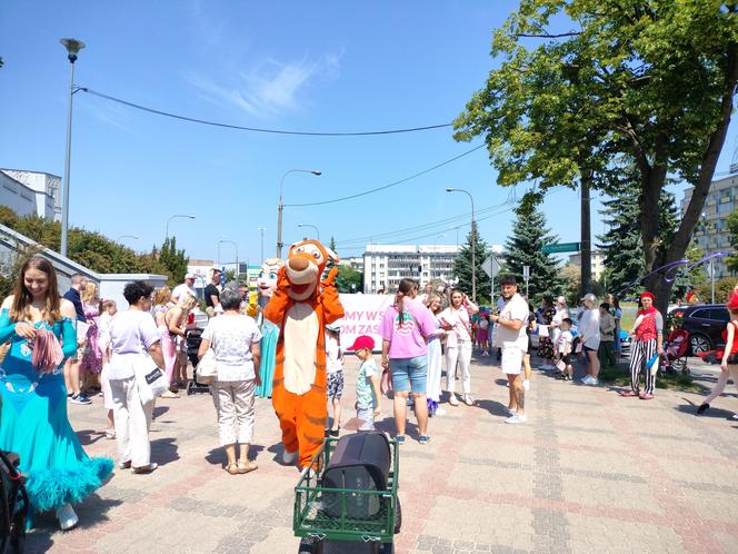 Chcieli podkreślić potrzebę swoich działań. Ulicami Białegostoku przeszedł Marsz Rodzin Zastępczych