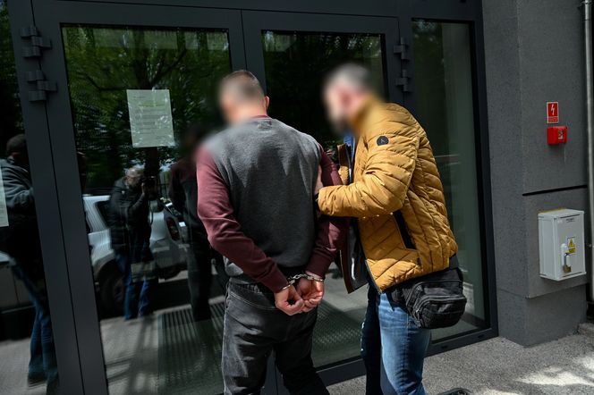 2,5 letnia dziewczynka zmarła w wyniku poparzeń i skrajnego odwodnienia. Rodzice zastępczy usłyszeli zarzuty