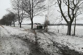 Głęboczyzna. Volkswagen wpadł w poślizg i dachował [ZDJĘCIA]