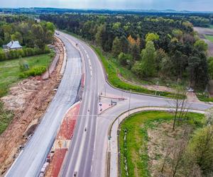 Trwa remont gierkówki w województwie  śląskim. Drogowcy układają nawierzchnię