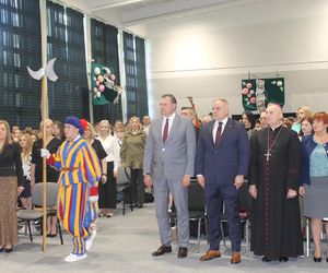 Jubileusz 40-lecia połączony był ze świętem szkoły, ponieważ obchodzi ona również 28. rocznicę nadania imienia.