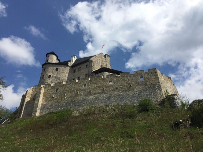 Zamek w Bobolicach + "bliźniaczy" Zamek w Mirowie