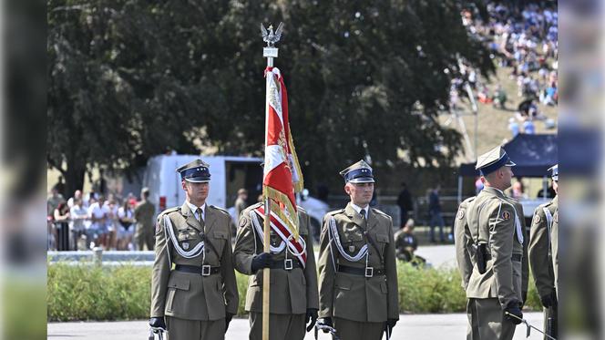 Defilada wojskowa 2024 w Warszawie. 2 tys. żołnierzy i kilkaset sztuk sprzętu wojskowego na ulicach miasta [ZDJĘCIA]