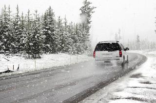 Sytuacja na drogach w woj. lubelskim po ataku zimy. Uwaga na zajeżdżony śnieg!