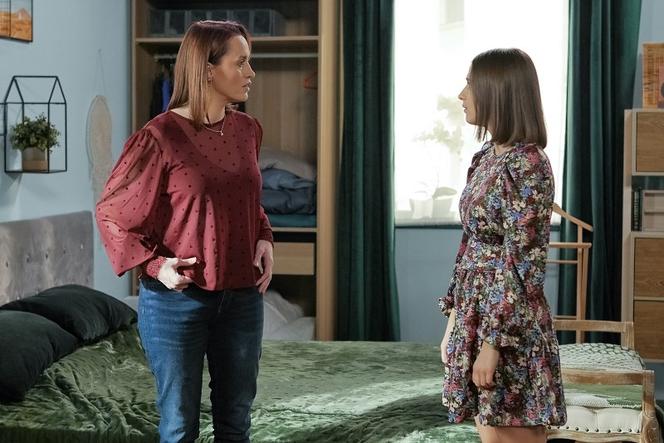 Pierwsza miłość, odcinek 3623: Anka (Anna Pentz), Laura (Katarzyna Maciąg)