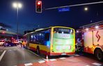 Wypadek z udziałem autobusu i ciężarówki w Warszawie (23.10.2025)