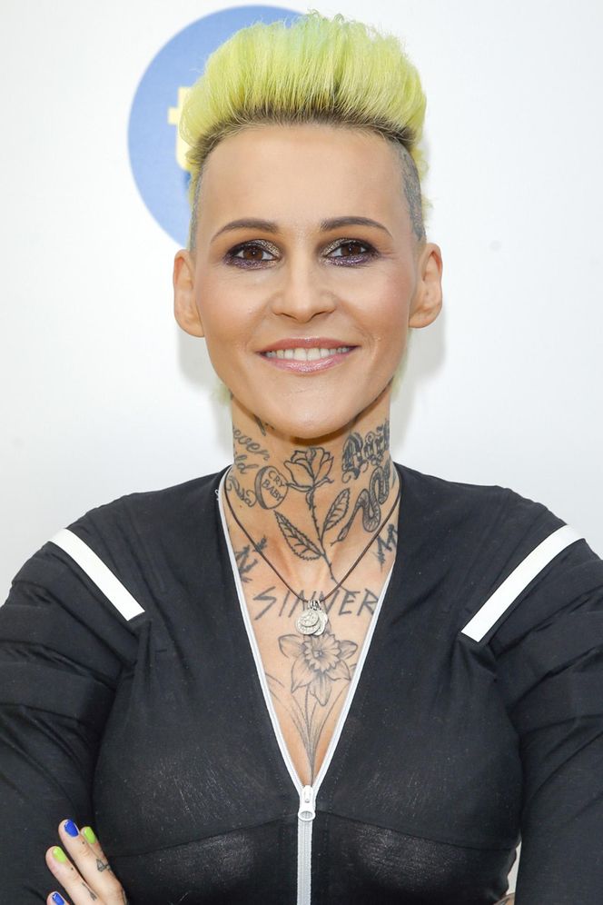 Chylińska nieźle się zmieniła. Duże usta i gładka twarz. Poznajecie ją jeszcze?