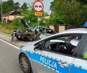Tragedia w Białobrzegach. Fordem uderzył w mercedesa. 49-latek nie przeżył