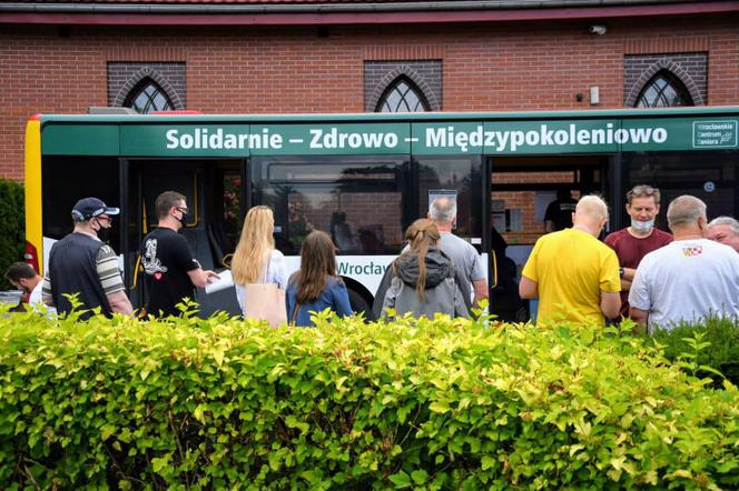 Szczepionkowy autobus kursuje po Wrocławiu