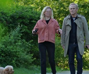 Andrzej Chyra smyra i całuje