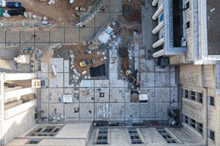 Postęp prac na placu Centralnym w Warszawie (luty 2025)