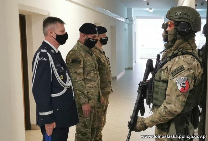 Wrocławski policjant zginął na służbie zastrzelony przez bandytę