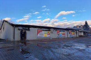 Tyle zostało z Biedronki na Dolnym Śląsku po nocnym pożarze. Dach zawalił się do środka sklepu