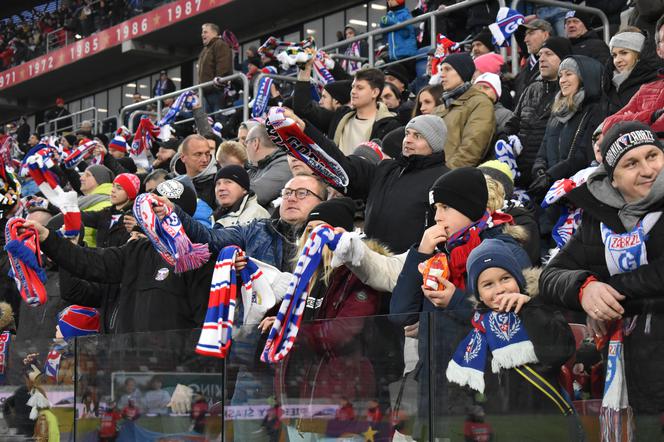 Ważne zwycięstwo Górnika Zabrze nad Pogonią Szczecin. Zobacz jak bawili się kibice [ZDJĘCIA]