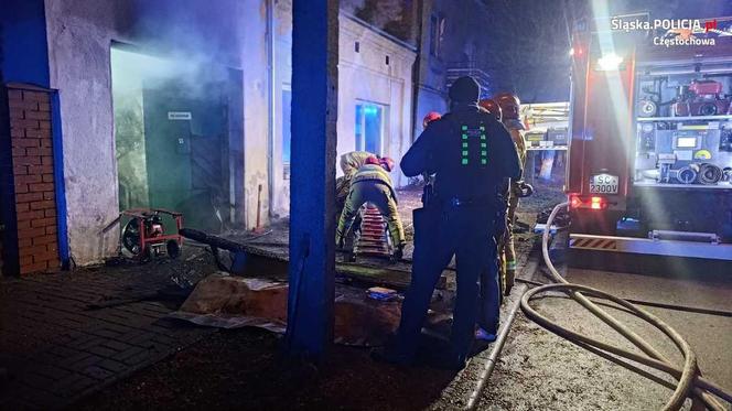 Pożar w Częstochowie. Policjanci uratowali mężczyznę