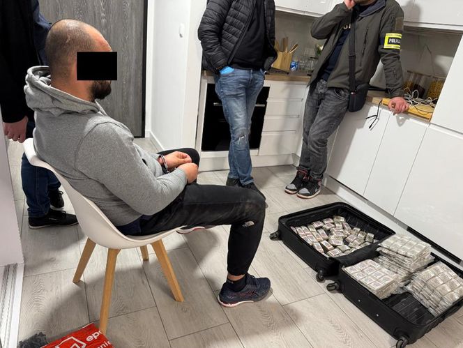 Duża akcja pod Warszawą. Białorusin wpadł z furą narkotyków i kradzionym Mercedesem!