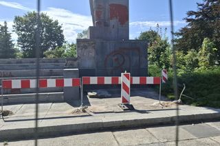 Pomnik szubienic w Olsztynie. Nawrocki i Kaczyński chcieli go zburzyć