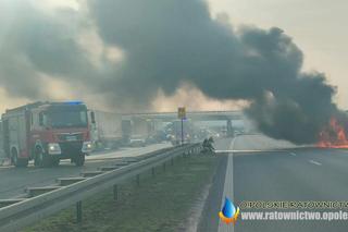 Autostrada A4 zablokowana. Zapalił się bus. Trwa akcja ratownicza