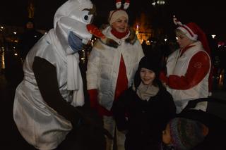 Wystartował Jarmark Bożonarodzeniowy w Końskich. W rynku odpalili choinkę