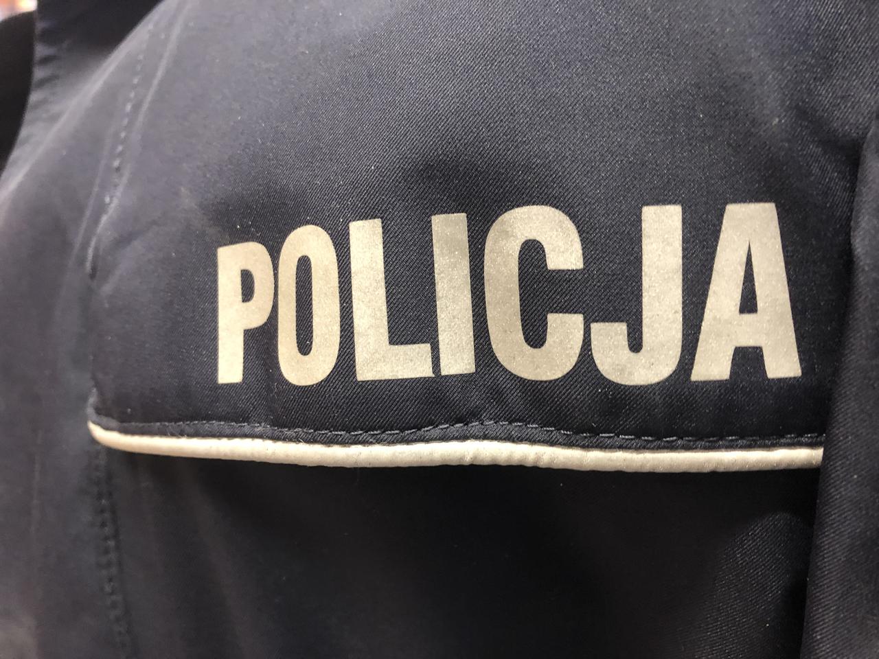Policja przez megafon apeluje do mieszkańców 