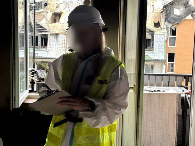 Policjanci pokazali jak wygląda wnętrze spalonego budynku w Ząbkach. Wstrząsające obrazki