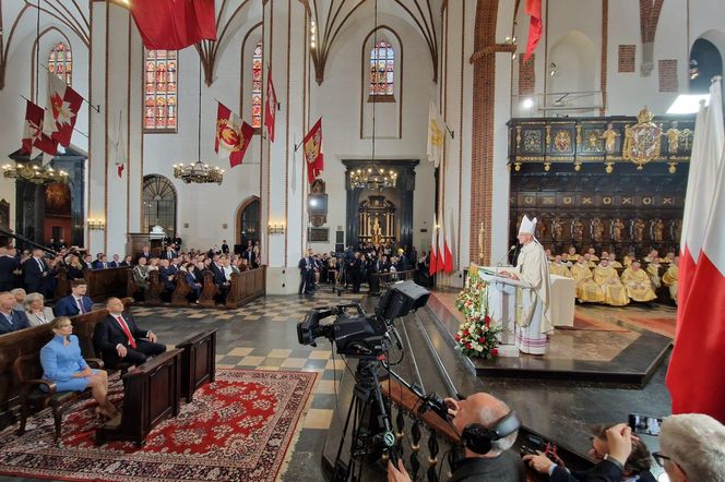 Karol Nawrocki zaprzysiężony. W archikatedrze św. Jana Chrzciciela Msza Św. za prezydenta 
