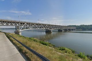 Spadł z roweru i przeleciał przez barierkę na moście. Co tam się stało?!