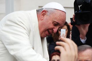 Droga Krzyżowa bez papieża Franciszka. Wiemy, co się stało. Są powody do niepokoju?