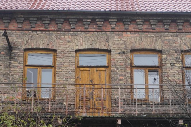 Opuszczona zabytkowa kamienica przy ul. Sienkiewicza w Białymstoku