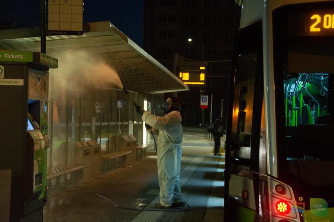 Dezynfekcja przystanków autobusowych w Olsztynie