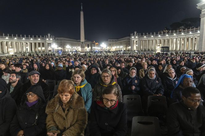 To ostatnie dni papieża Franciszka? Watykan szykuje się do pochówku. "Żadnych urlopów"