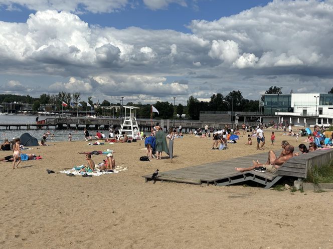 Wakacyjny patrol Eska Summer City na olsztyńskiej Plaży Miejskiej