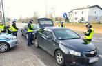 Policjanci z Kościerzyny zaskoczyli kierowców. Zamiast mandatu były miłe niespodzianki