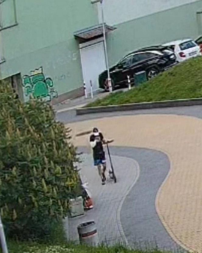 Wrocław. Złodziej łańcuszków poszukiwany. Napada tylko starsze kobiety [ZDJĘCIA].
