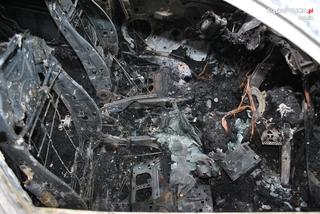 Pijany nie chciał zapłacić za kurs taksówki. Później oblał auto benzyną i podpalił