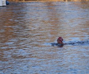 Wskoczyli do lodowatej Brdy! Za nami zawody FOCUS Ice Swimming Bydgoszcz Festival 2024