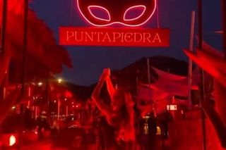 Nocne szaleństwo Dody! Maska królika i seksowna mini