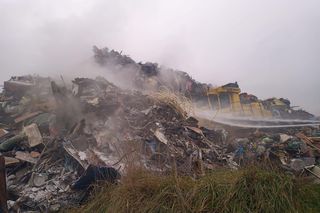 Pożar składowiska odpadów popowodziowych w Domaszkowicach