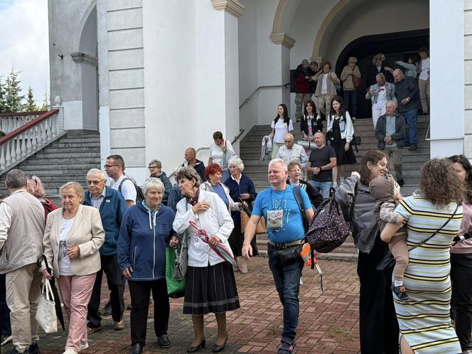 Ruszyła 47. Pielgrzymka Diecezji Radomskiej na Jasną Górę. Modlitwa i śpiew