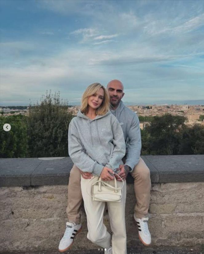 Błyskawiczna zmiana statusu. Akop Szostak w kwietniu się rozwiódł, a w czerwców oświadczył ponownie